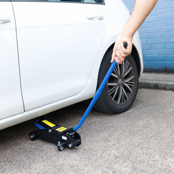 2 TONNE TROLLEY JACK IN COLOUR BOX